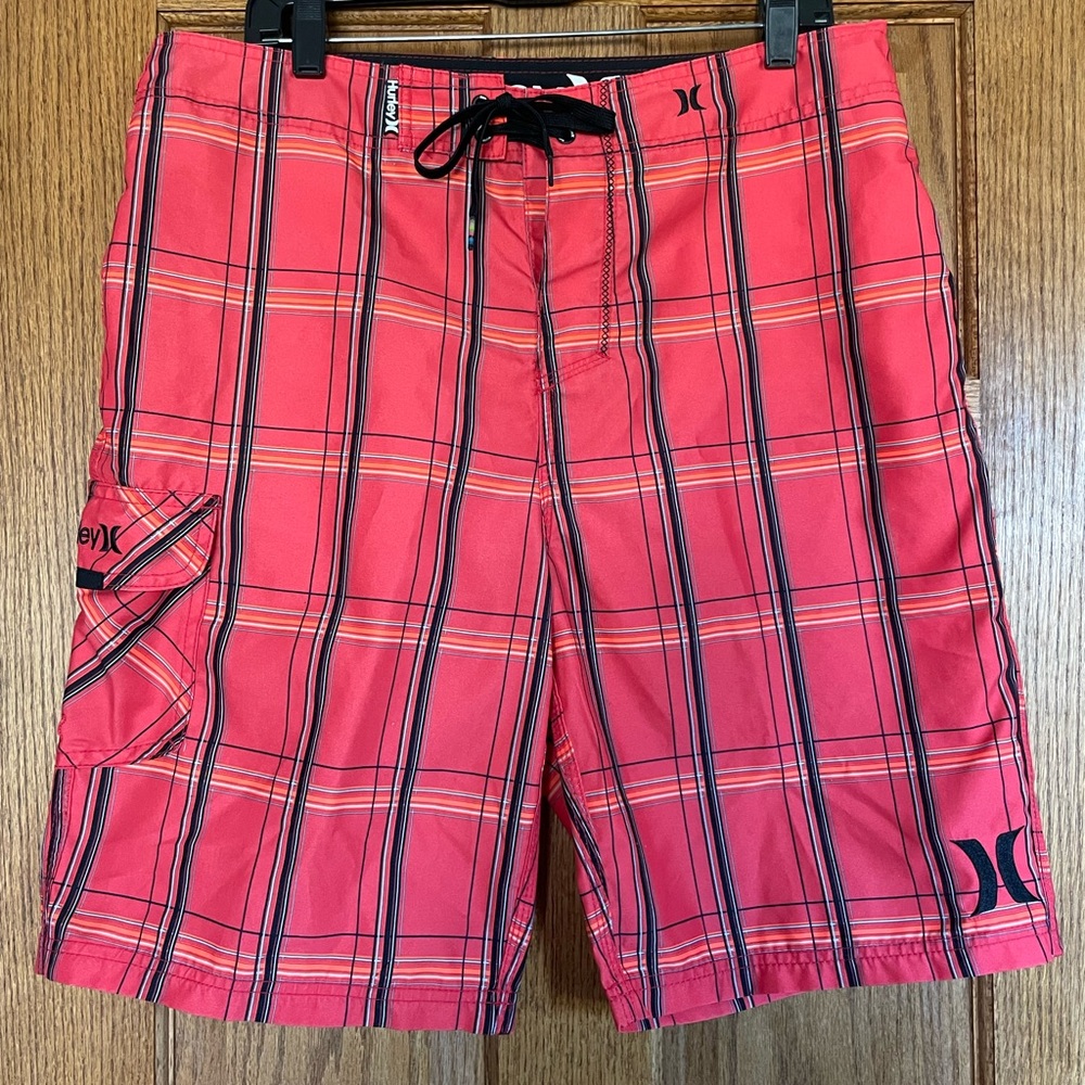 Men’s Hurley Board Short Size 34, Red and Black. Excellent Condition